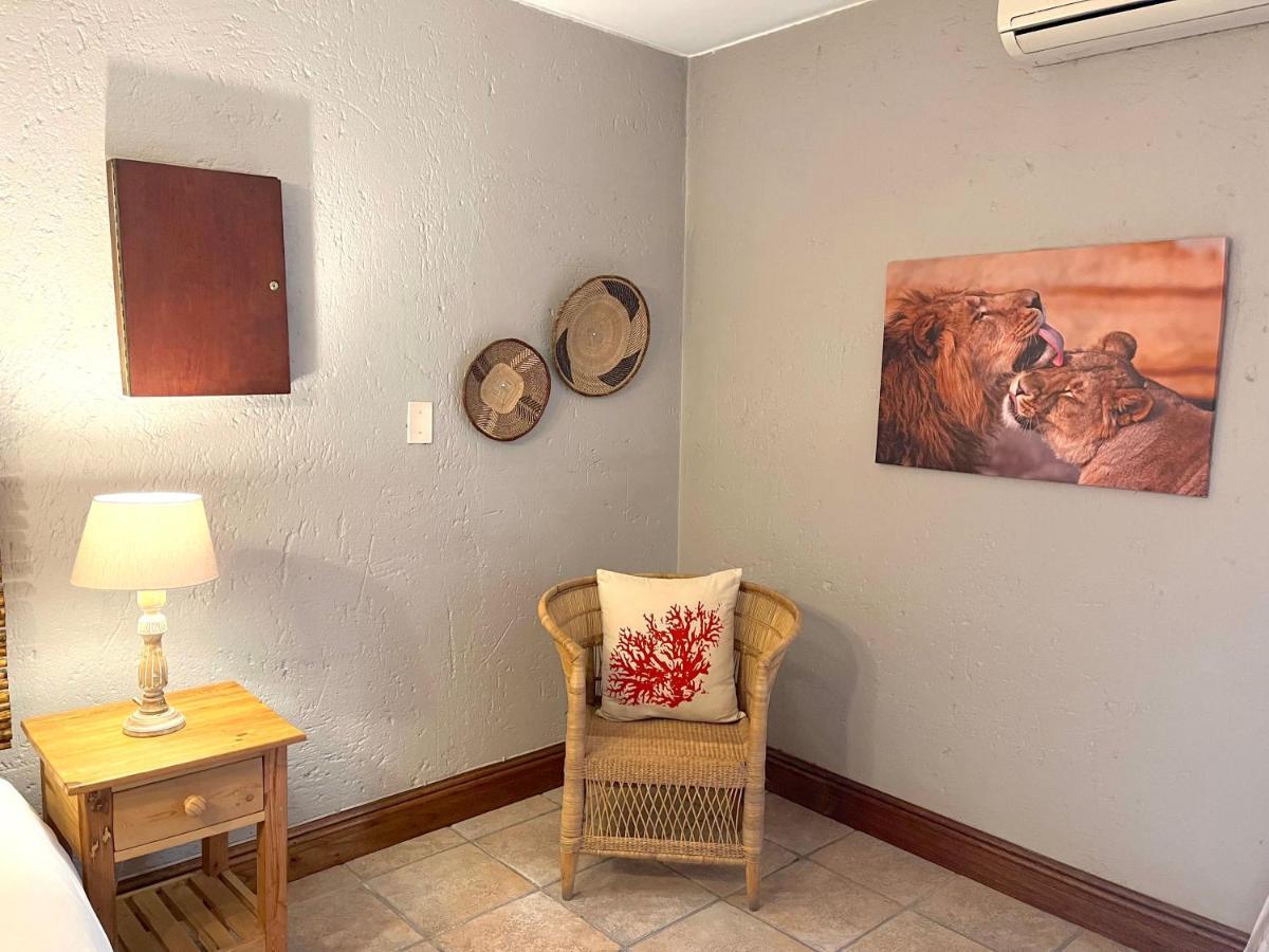 Safari Club Guest Lodge Or Tambo International Airport Kempton Park Exterior foto