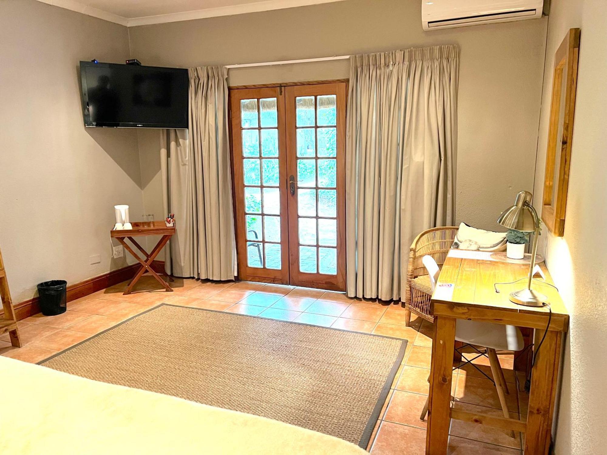 Safari Club Guest Lodge Or Tambo International Airport Kempton Park Exterior foto